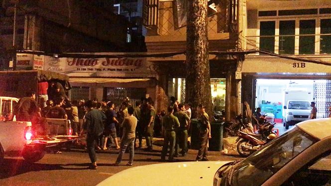 Hàng chục tiếp viên múa khiêu dâm trong nhà hàng trung tâm Sài Gòn